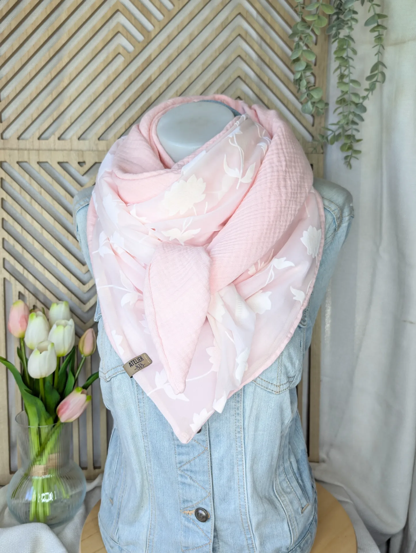 Classique rose avec fleurs blanches