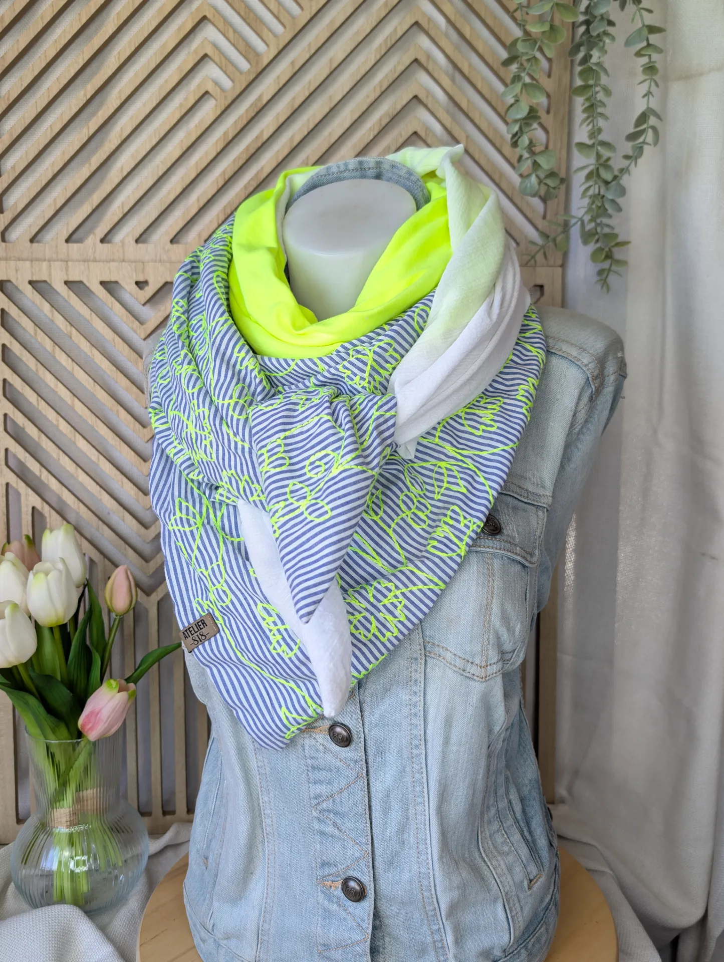 Classique ligné bleu et blanc brodé fluo