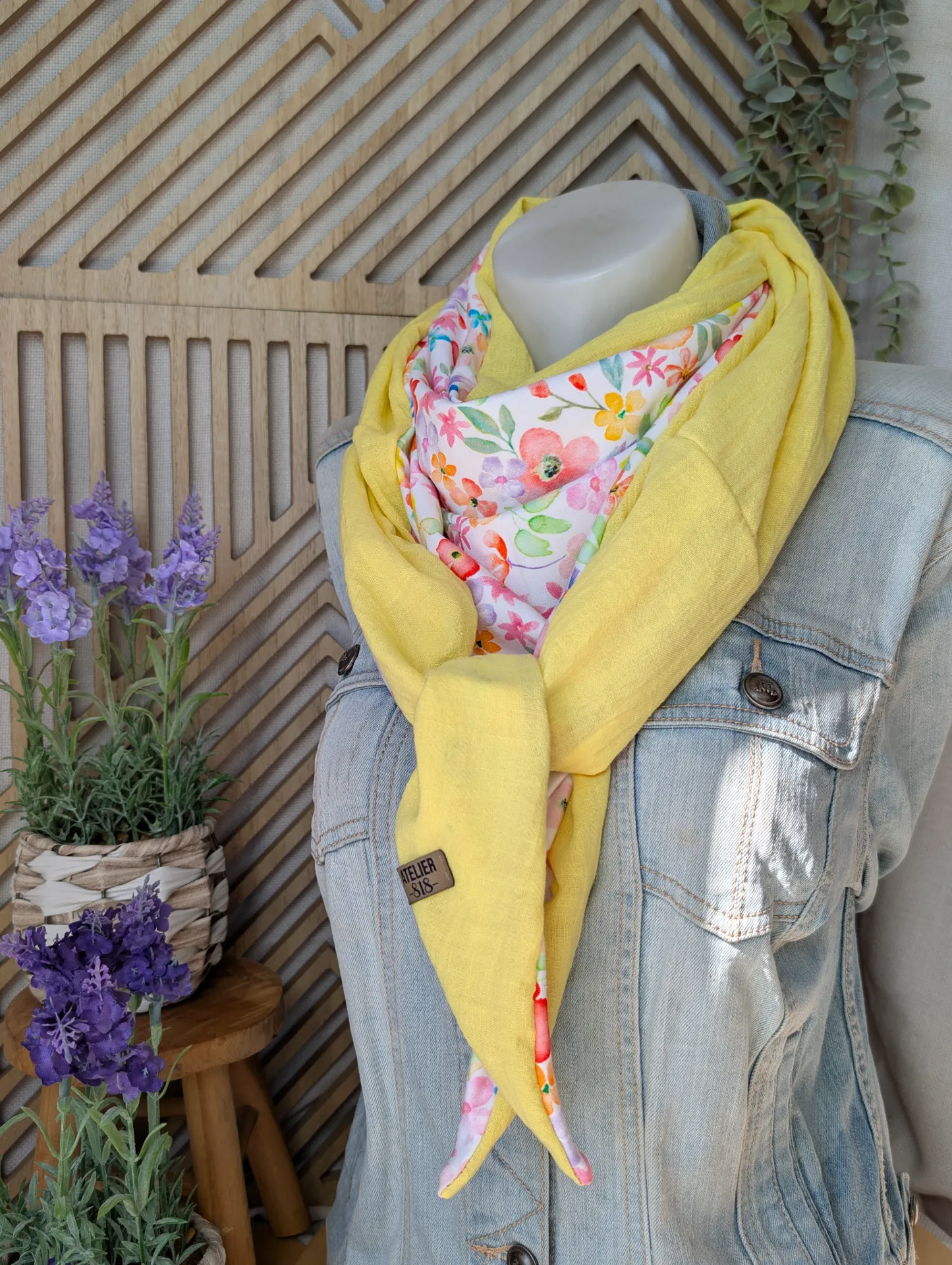 Petit jaune fleuri multicolore