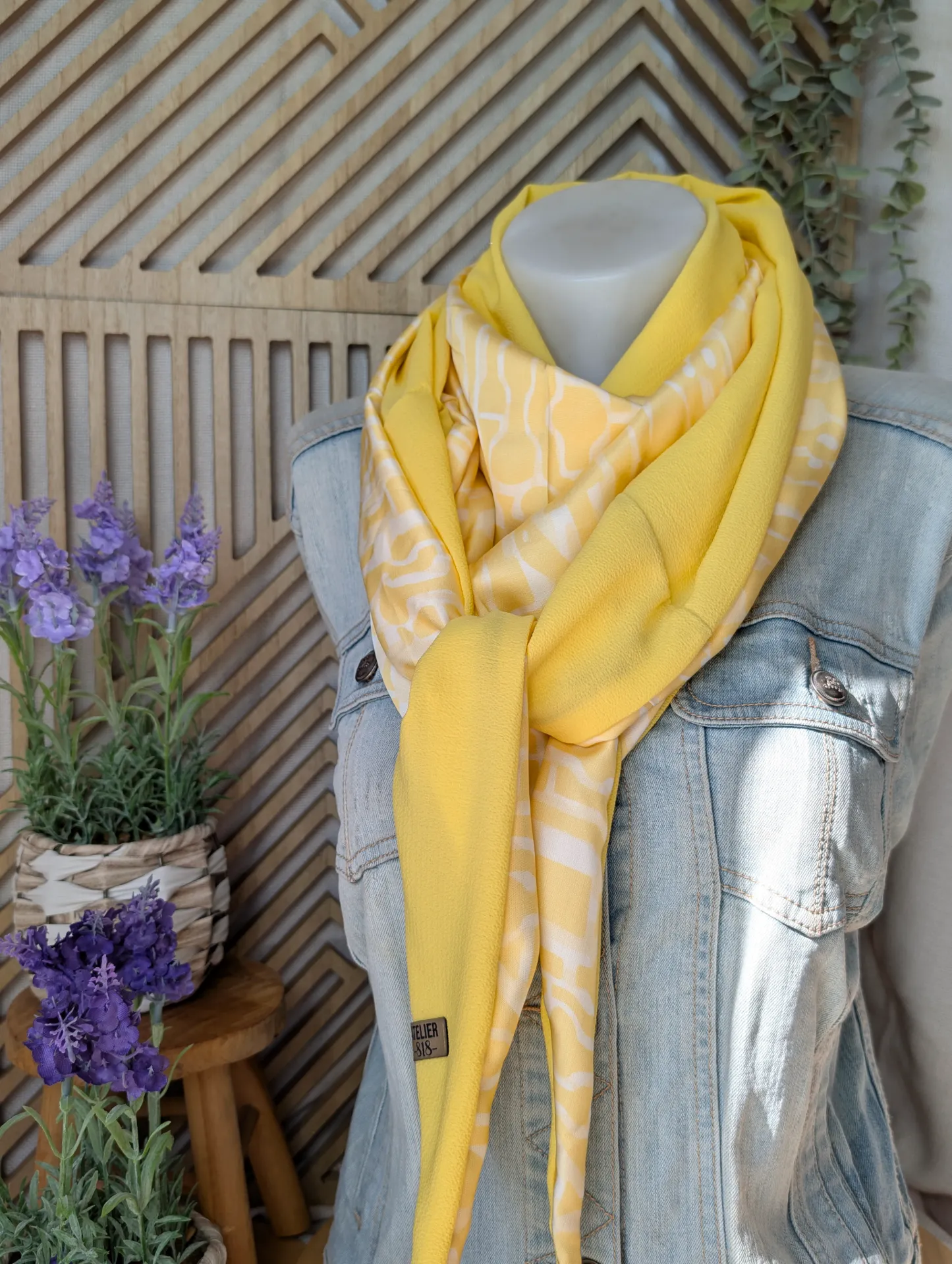Petit jaune soyeux