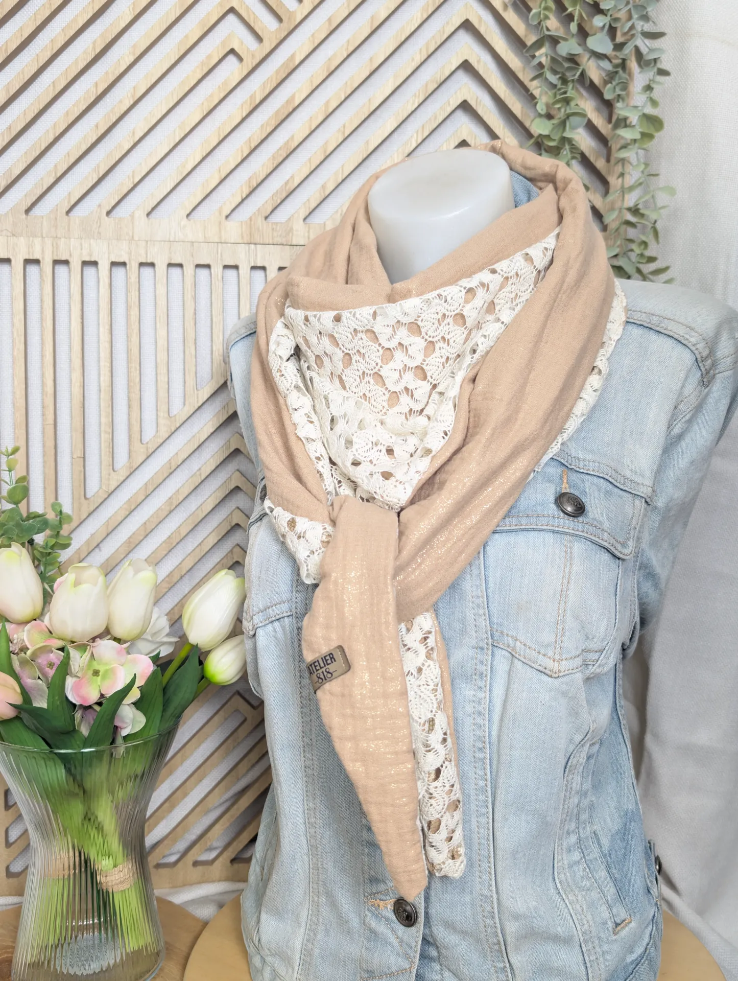 Petit crochet doré