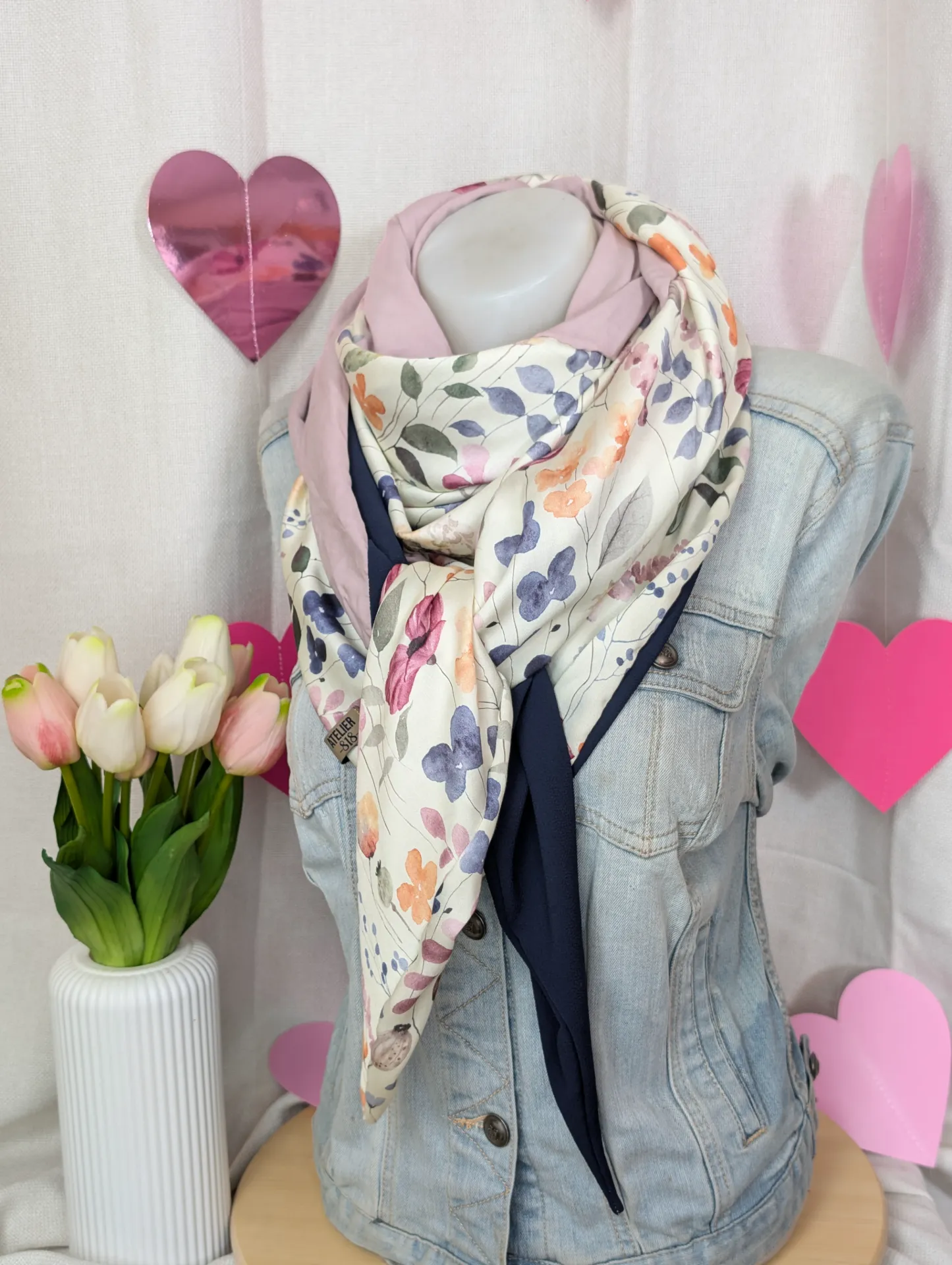 Jardin de fleurs bleues et vieux Rose