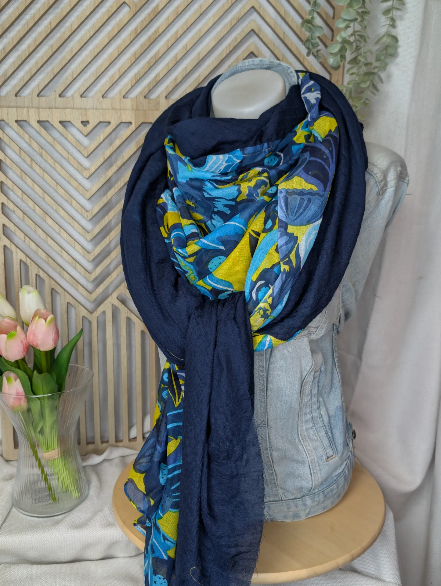 Grand voile bleu marine jaune