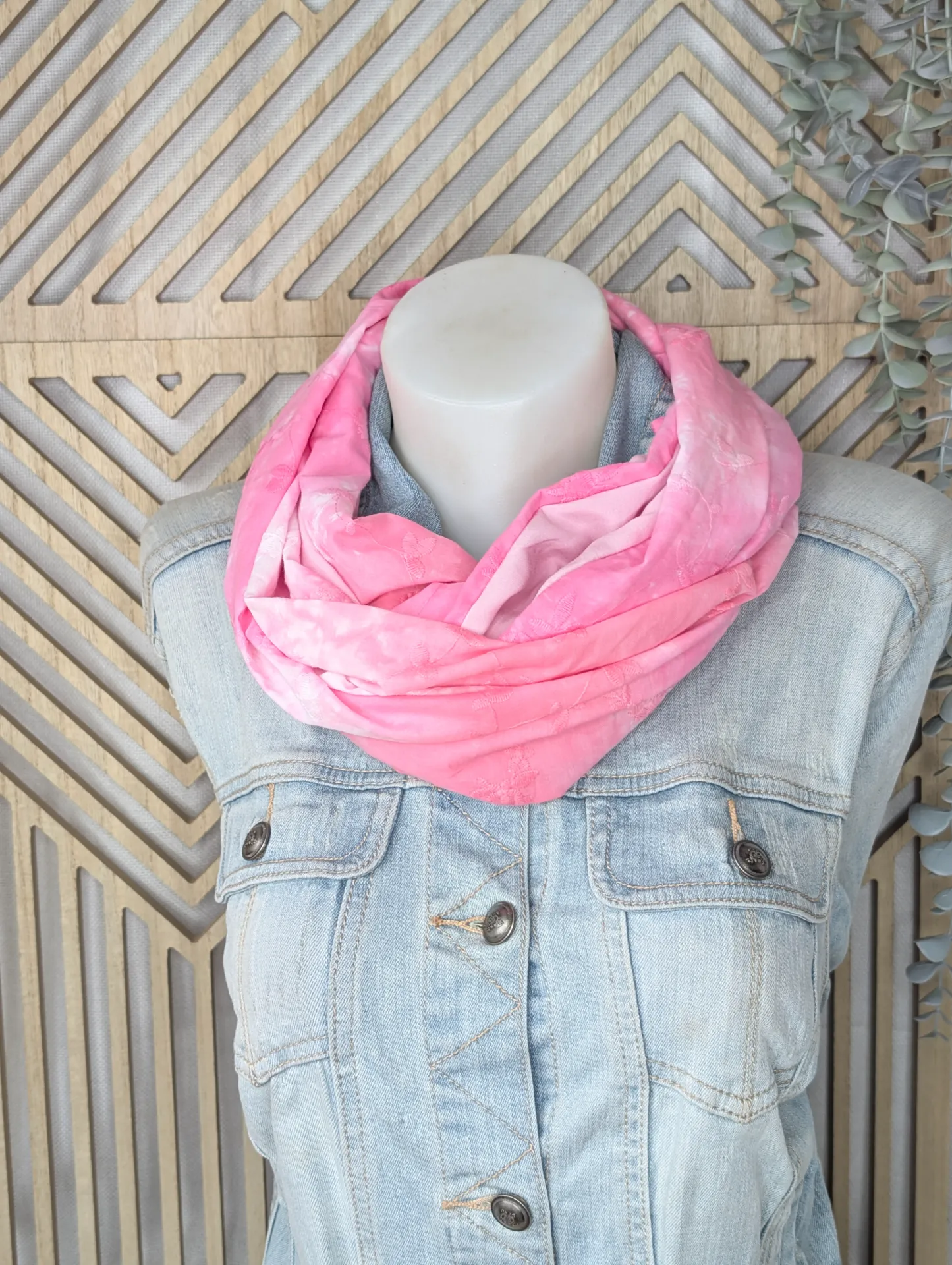 Double tour dégradé de rose brodé