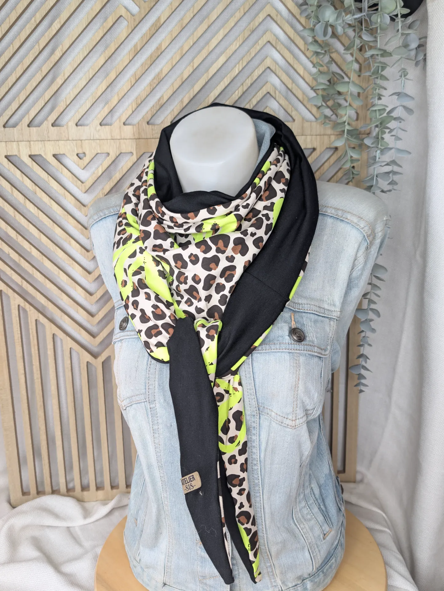 Petit léopard jaune fluo