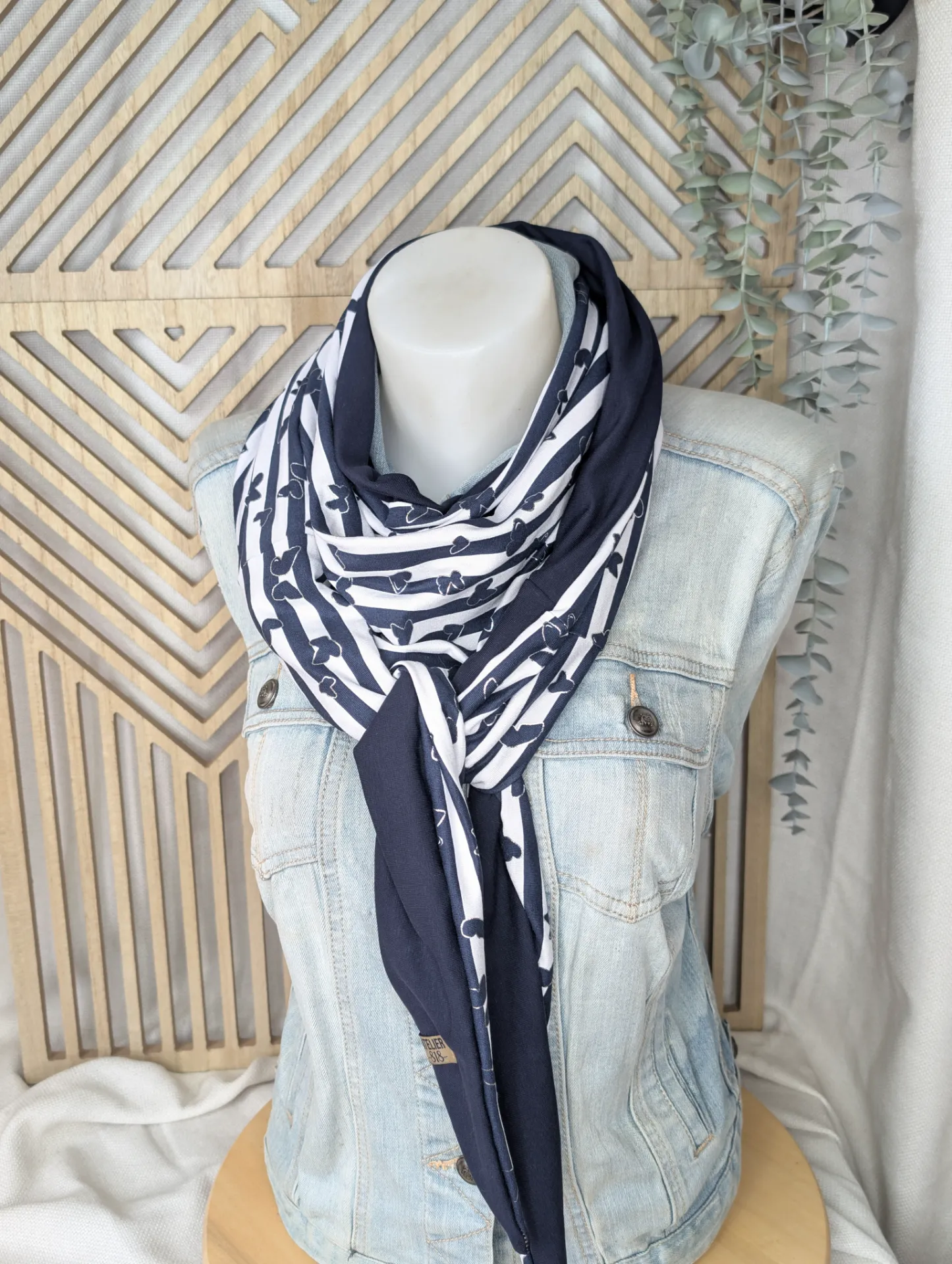 Petit papillons bleu marine argenté